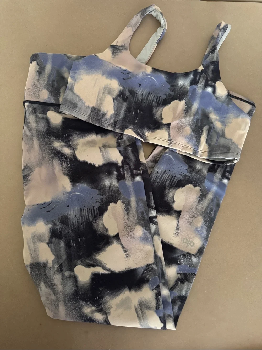 RARE Alo Yoga SET
